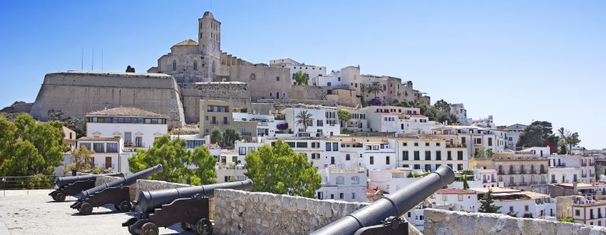 Dalt Vila in Ibiza-stad (de hoofdstad van het eiland).