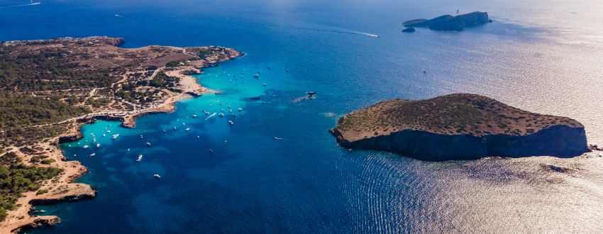 Cala Comte Ibiza van bovenaf