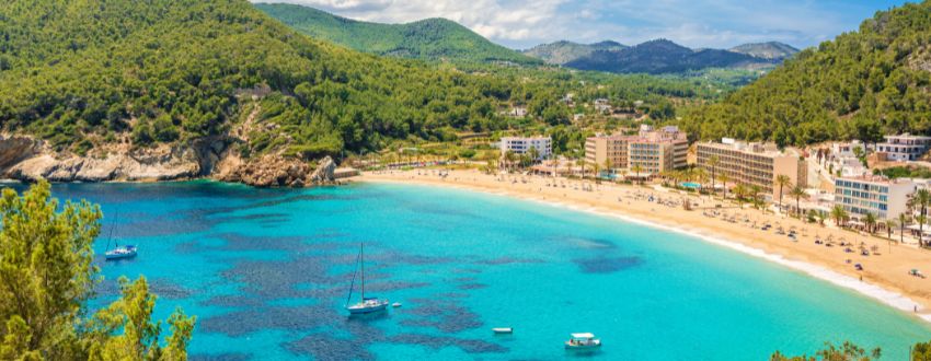 Cala San Vicente strand op Ibiza